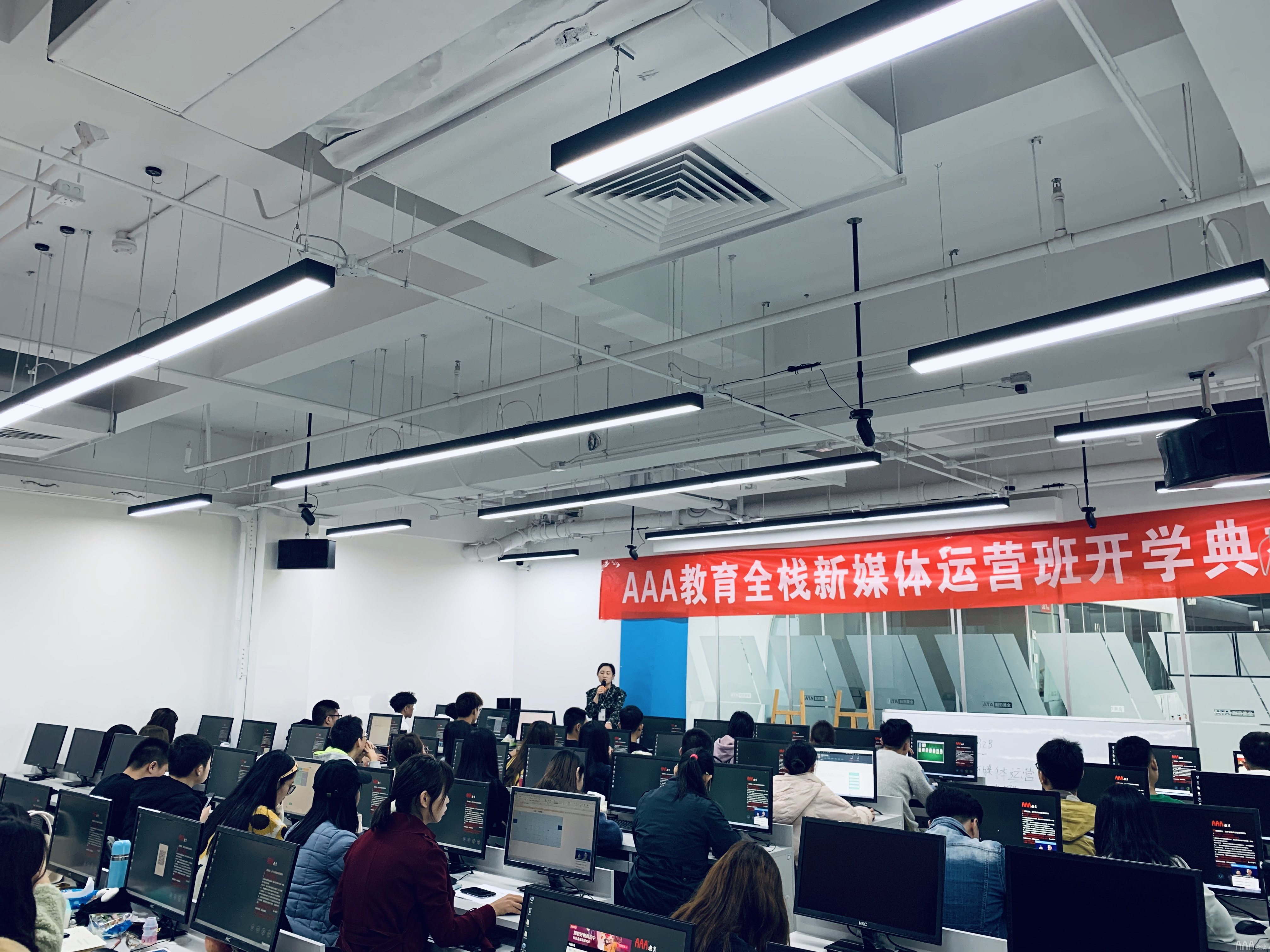 AAA教育新媒體短視頻運營